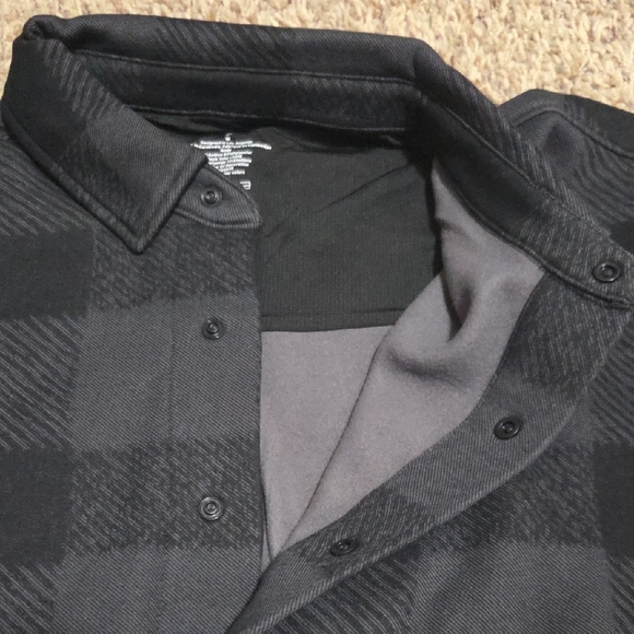 *NWT* Fabletics The Go-To Shirt Button-Up Jacket - Plaid Men's Black, Size M - Picture 5 of 12